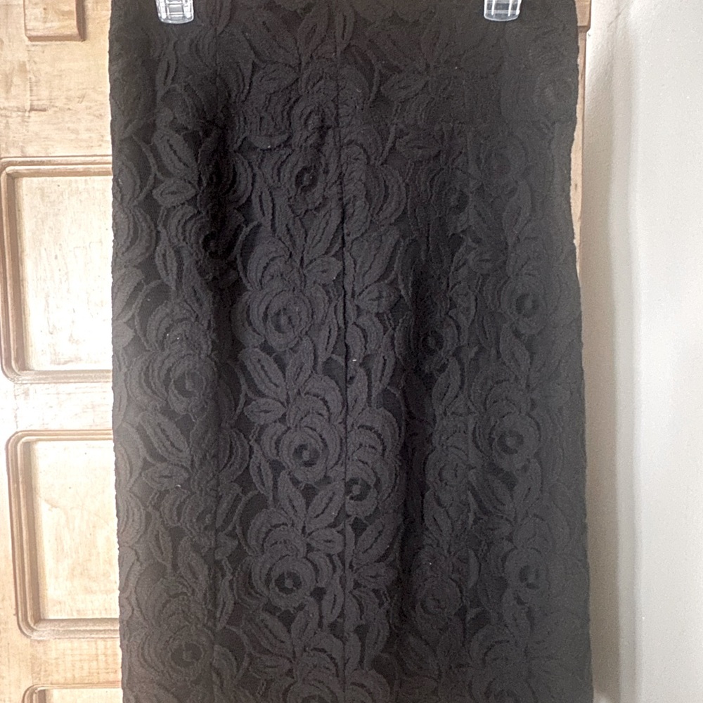 Black high waist cotton lace skirt.